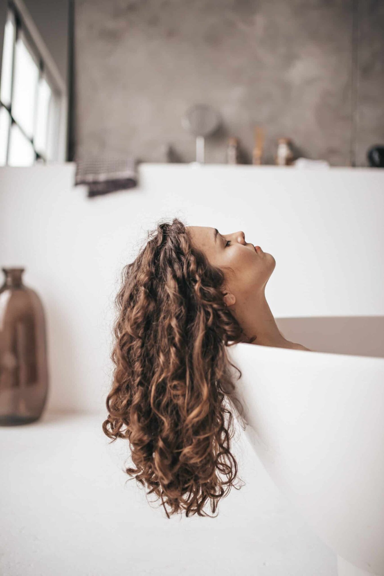 femme baignoire