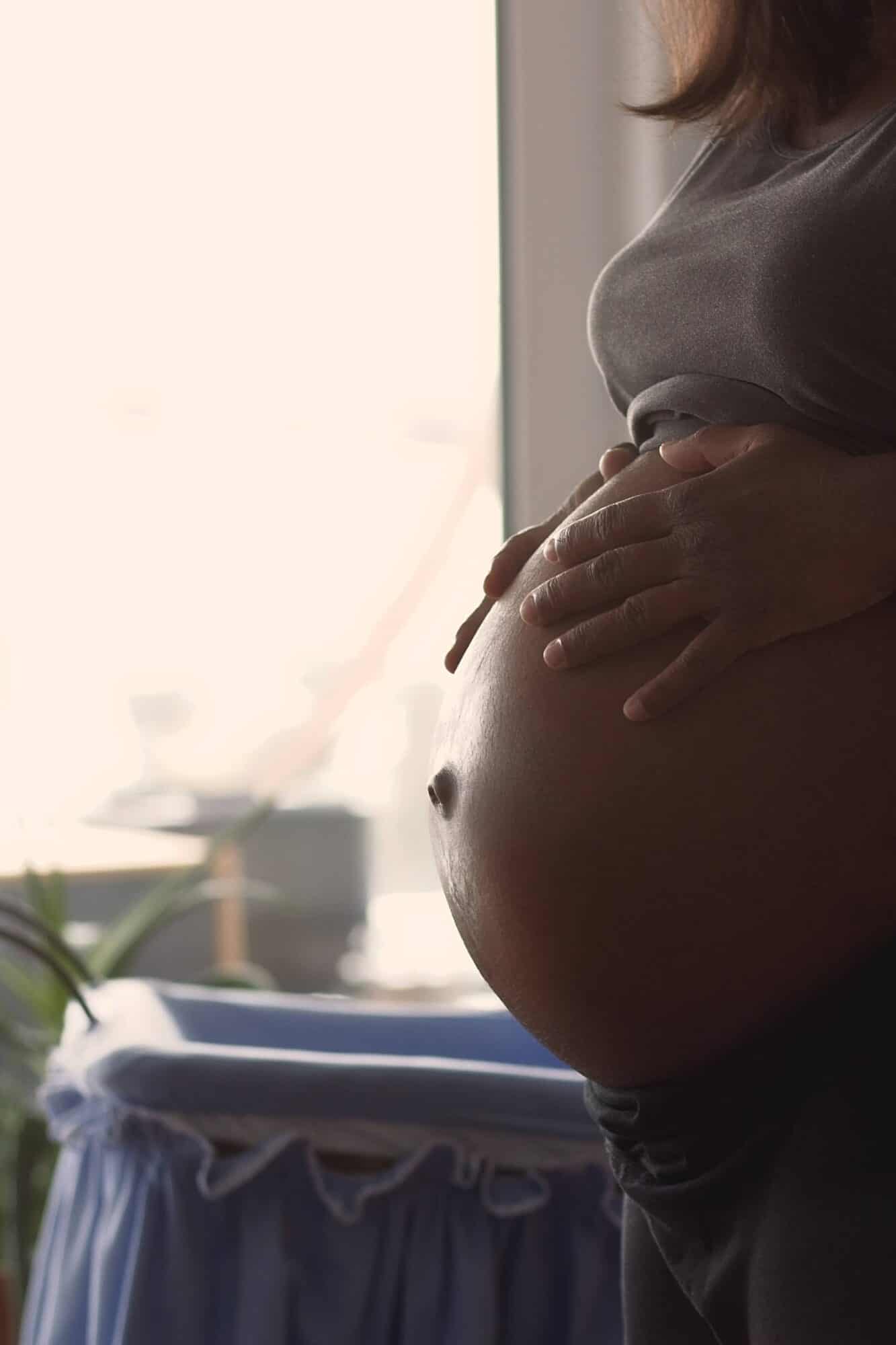 bienfaits soin rebozo : ventre d'une femme enceinte
