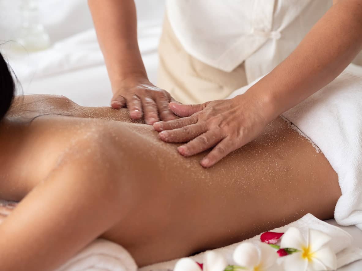 massage post natal : une séance de massage post natal