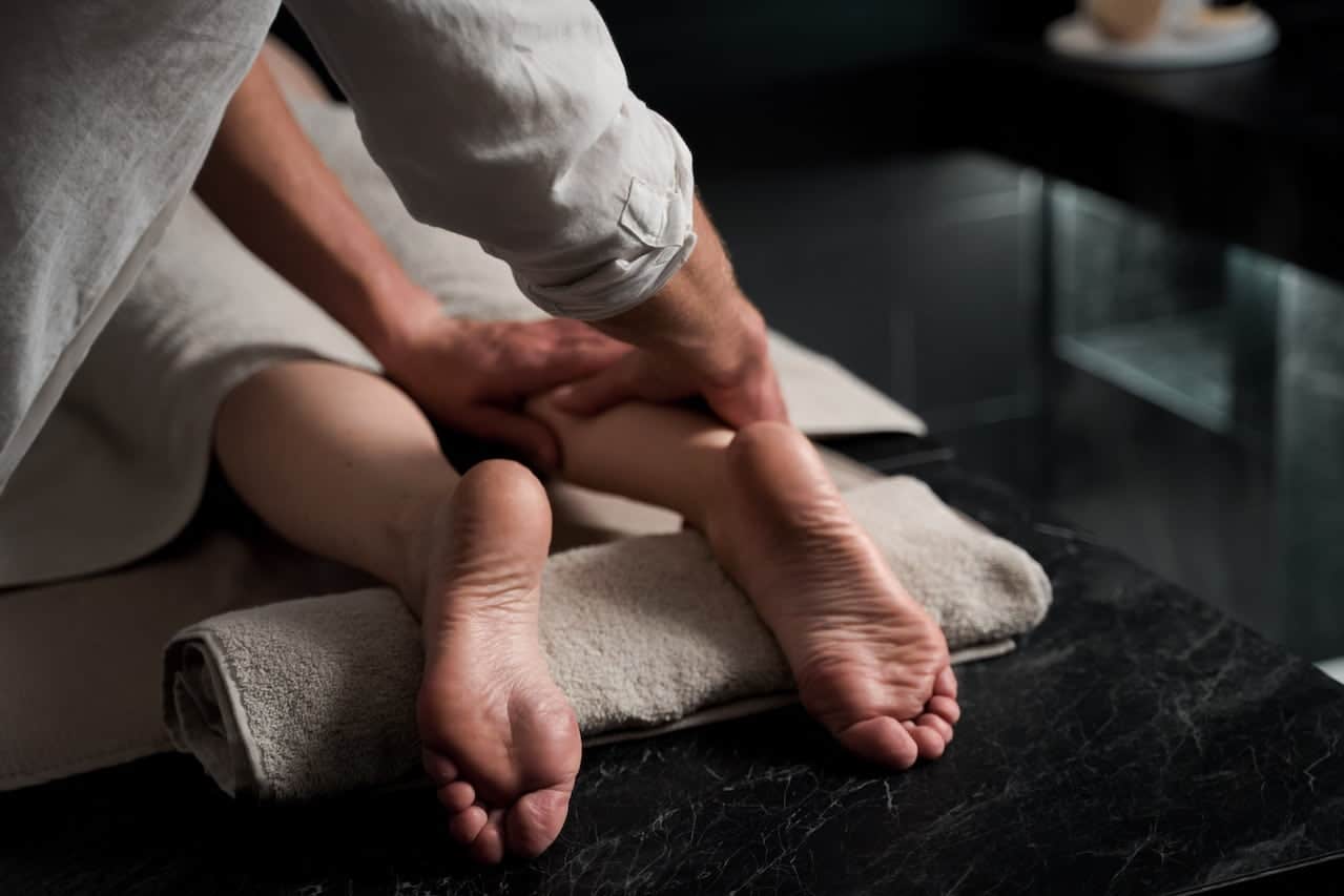 massage jambes lourdes : un massage de jambes